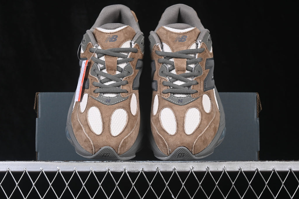New Balance Brown White