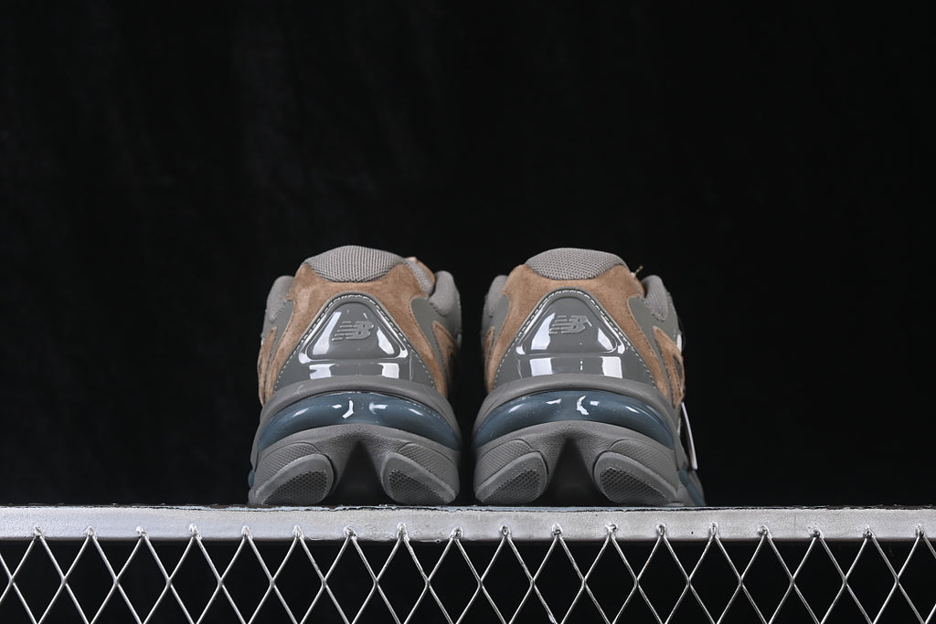 New Balance Brown White